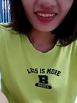 Hinna_x live sex cam on Streamsexy