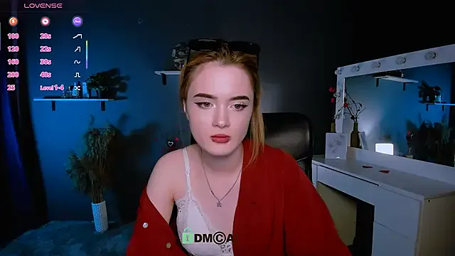 liana_kisses's Thumb Image