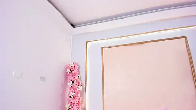 Roxxana-queen's Thumb Image